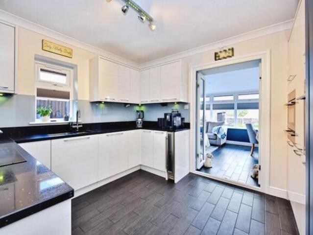 Bungalow for sale in Allington, Midway