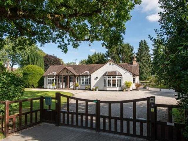 House for sale in Green Close, Warwickshire