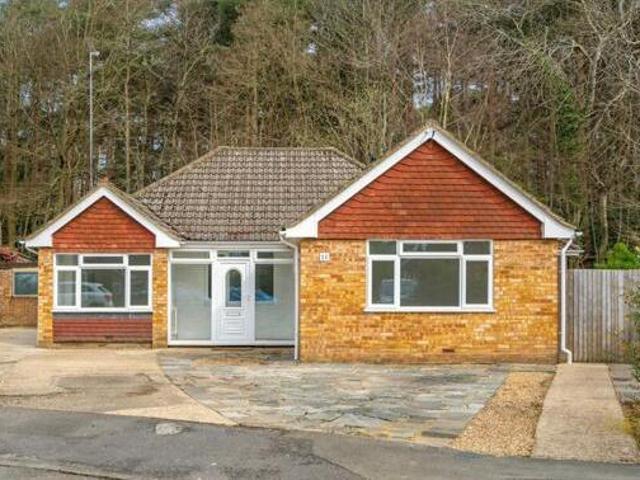 House for sale in Heol-las, Surrey
