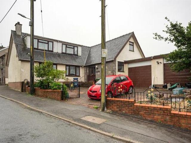 Bungalow for sale in Rhostryfan, Wales