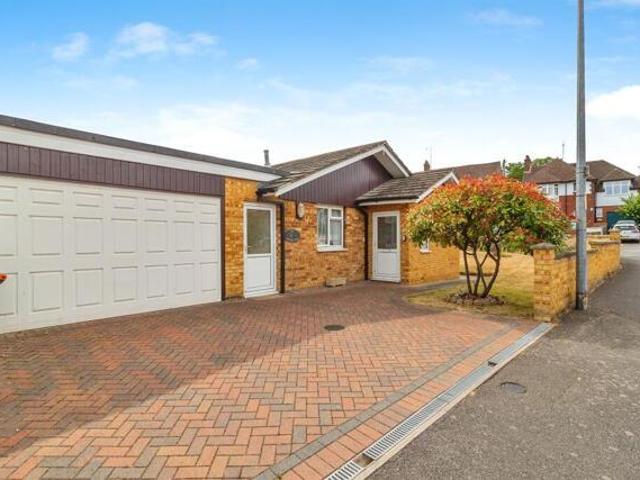 Bungalow for sale in Southcott, Linslade