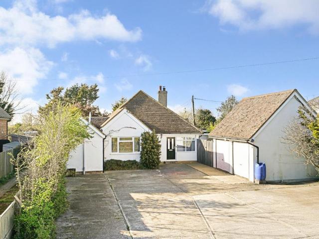 Bungalow for rent in Folkestone, Kent
