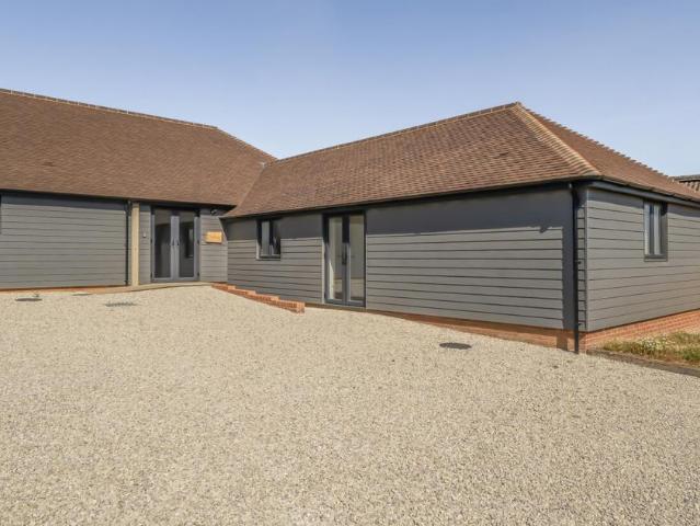 Bungalow for rent in Midway, Kent