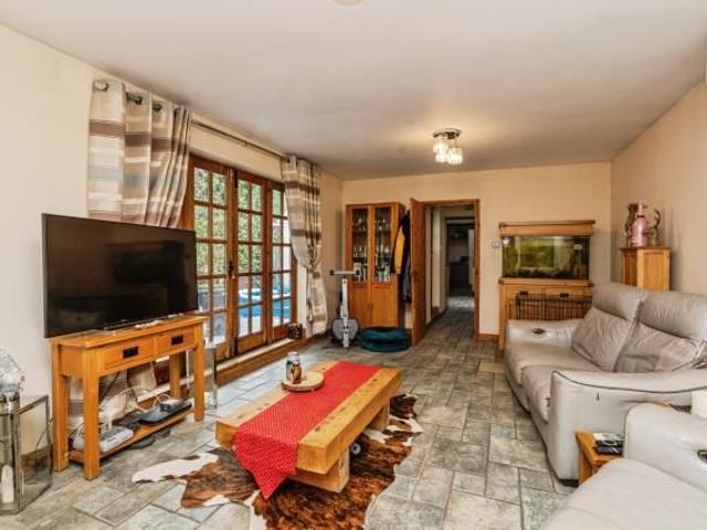 House for rent in Heol-las, Surrey