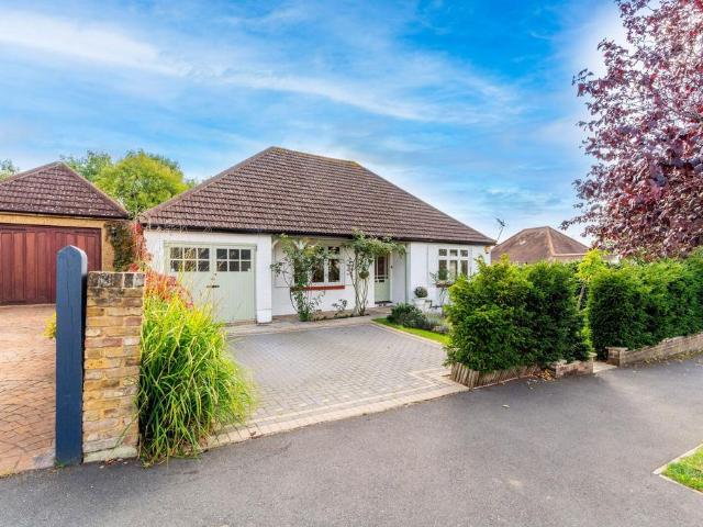 Bungalow for rent in Greater London