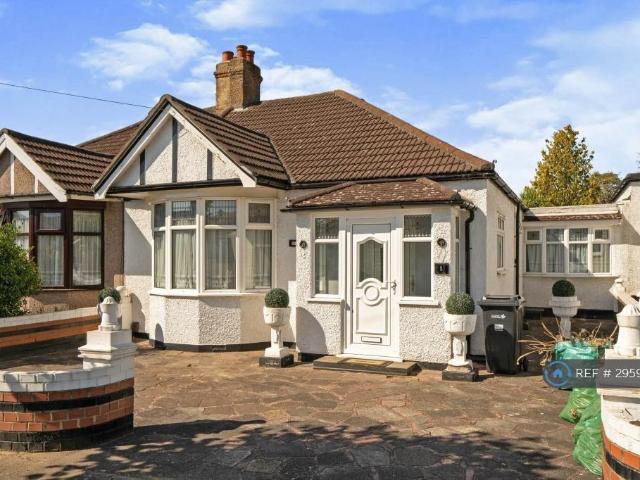 Bungalow for rent in Hainault, Greater London
