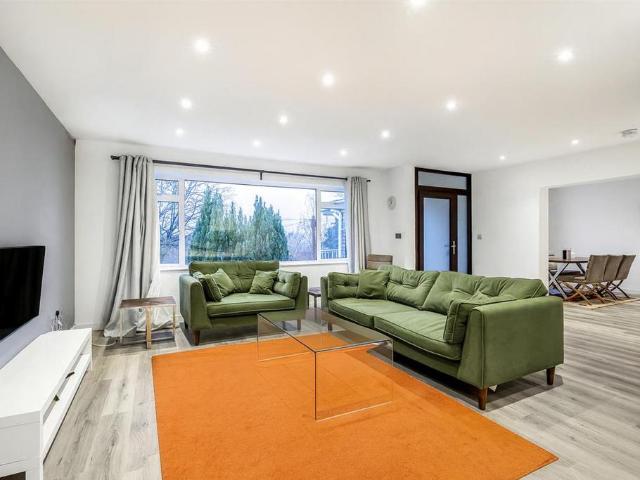Bungalow for rent in London Borough of Croydon, Purley