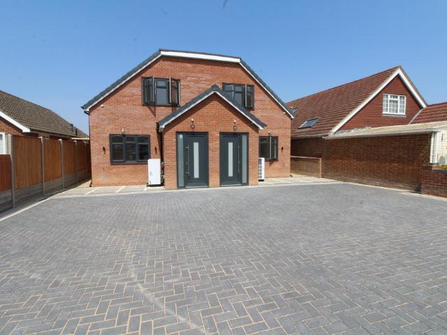 Bungalow for rent in Strood