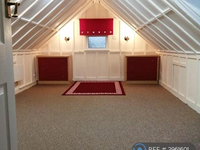 Bungalow for rent in Slough