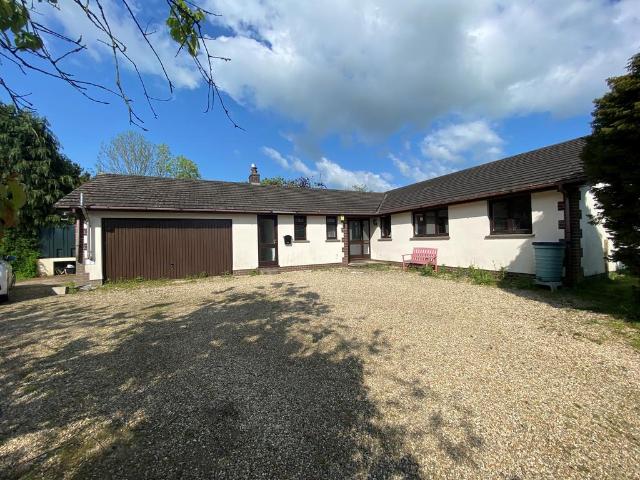 Bungalow for rent in Brandis Corner, Devon