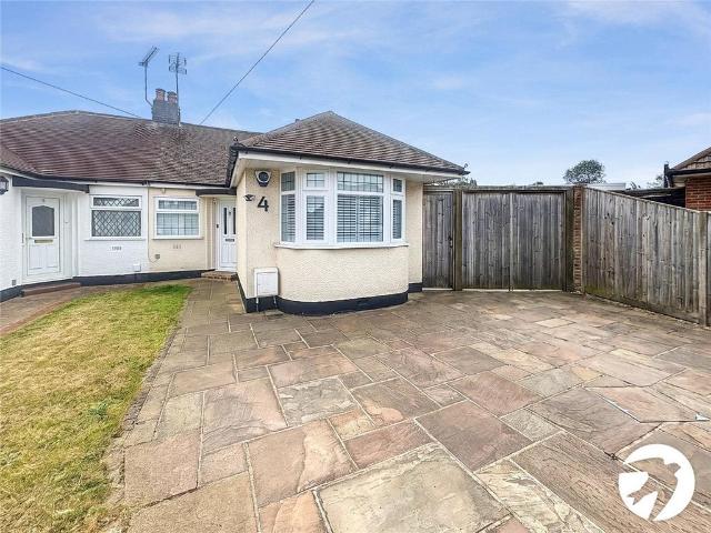 Bungalow for rent in Crofton, Greater London