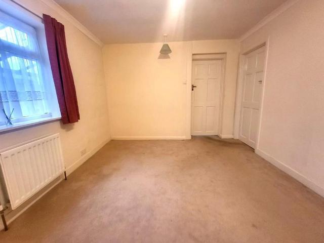 House for rent in Hillingdon, Cat Hill