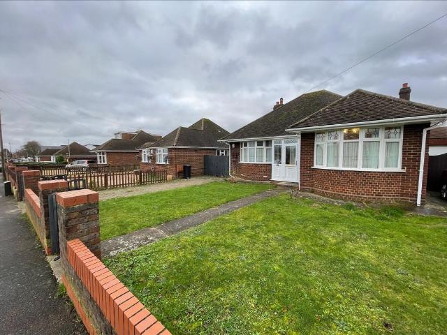 Bungalow for rent in Warden Hill, Luton