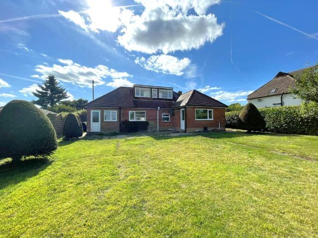 Bungalow for rent in Painter's Green, East Hertfordshire
