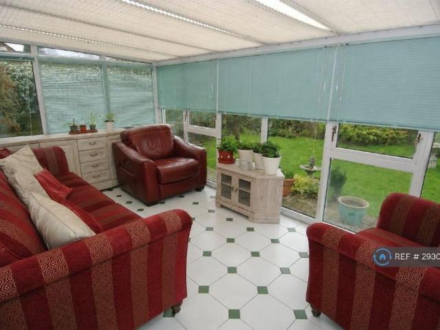 House for rent in Row Town, Surrey