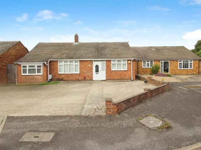 Bungalow for rent in West Drayton, Harmondsworth