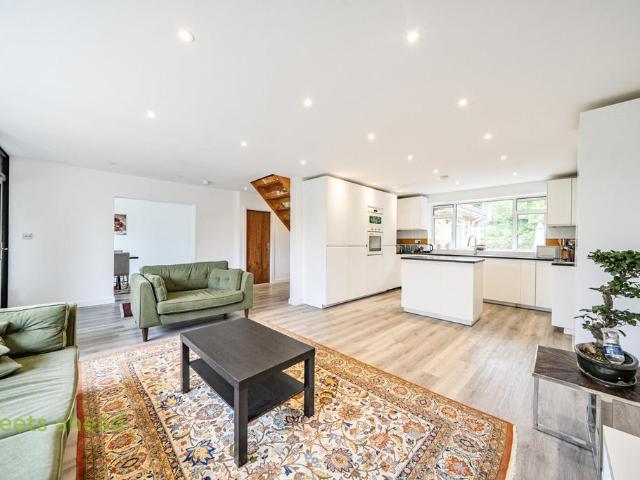 Bungalow for rent in London Borough of Croydon, Purley