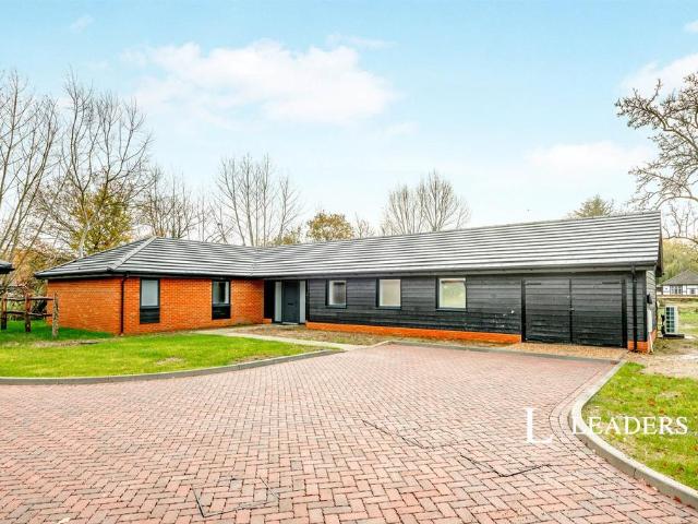 Bungalow for rent in Pachesham Park, Surrey