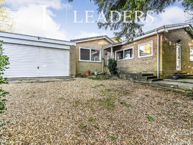 Bungalow for rent in Pavenham, Bedford