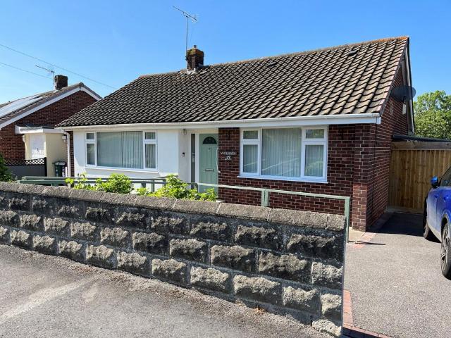 Bungalow for rent in Nailsea, North Somerset