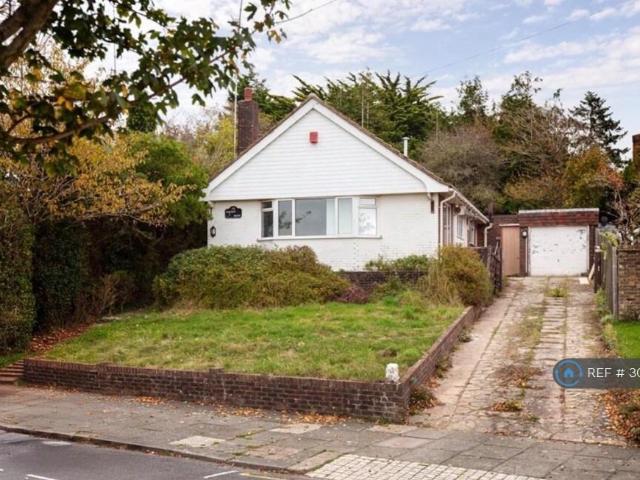 Bungalow for rent in Portslade by Sea, Hove