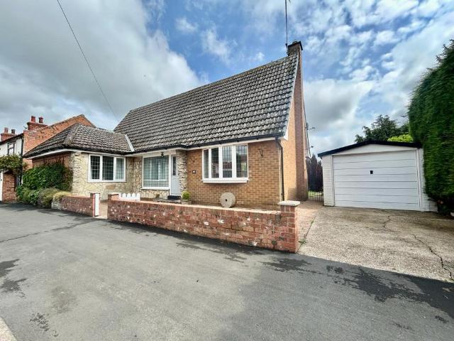 Bungalow for rent in Cherry Burton