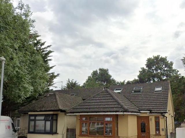 Bungalow for rent in Greater London