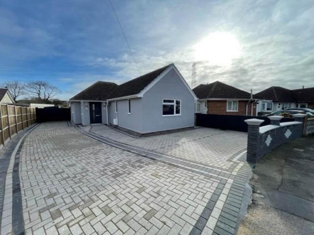 Bungalow for rent in Worle, Weston-super-mare