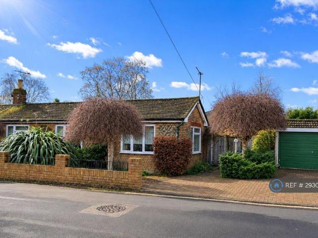 Bungalow for rent in Row Town, Surrey