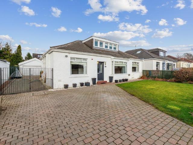 Bungalow for rent in Bearsden, Scotland