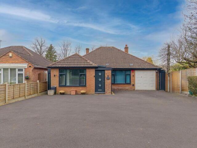 Bungalow for sale in Alderminster, Warwickshire