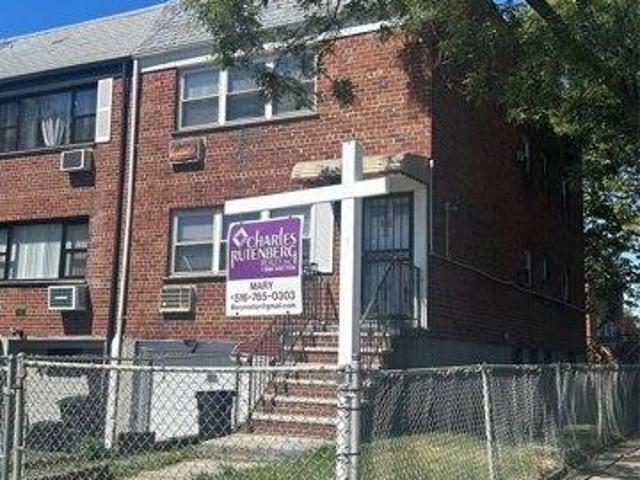 House for sale in Queens, Arverne