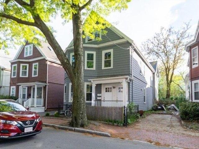 Condo for sale in Cambridge