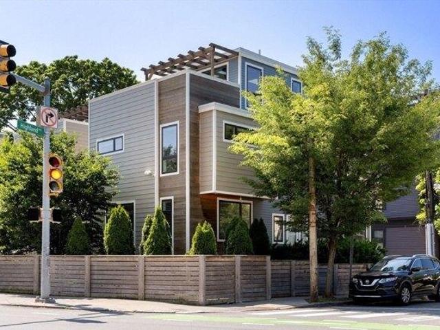 Condo for sale in Cambridge