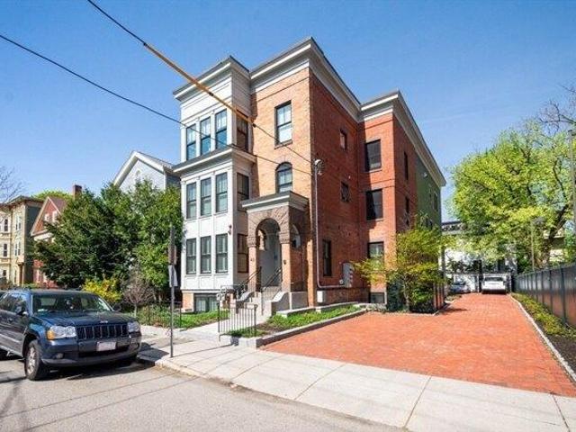 Condo for sale in Cambridge