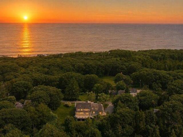 House for sale in Cape Elizabeth, Maine