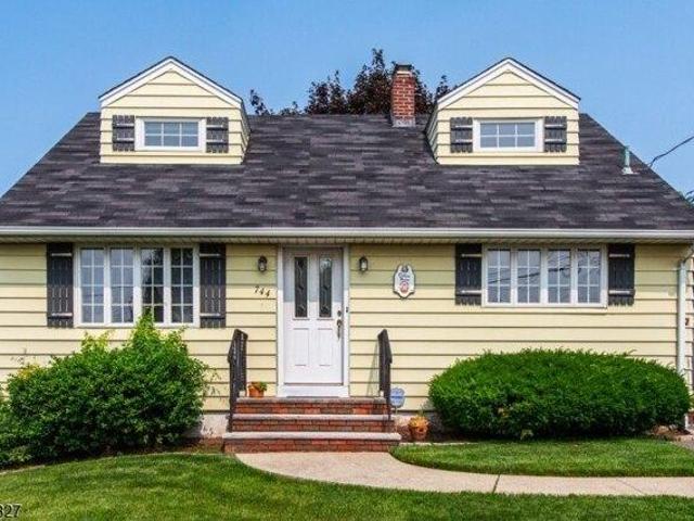 House for sale in Carlstadt House for sale in Carlstadt