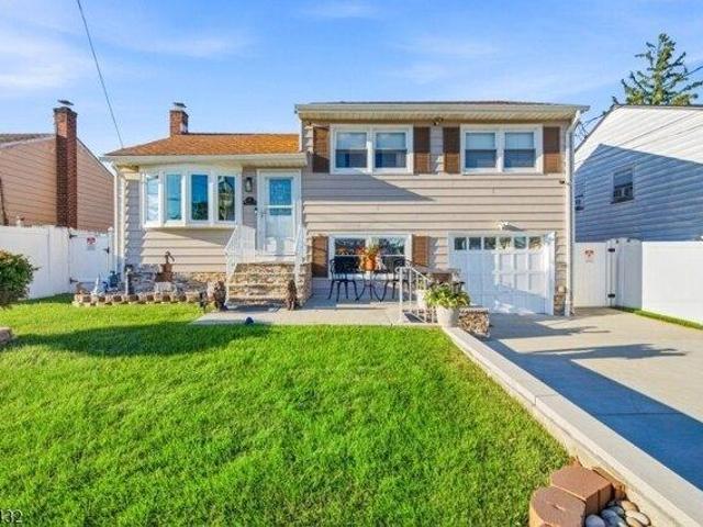House for sale in Carteret, New Jersey