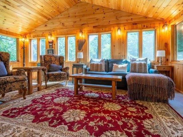 House for sale in Crystal Beach, Castleton