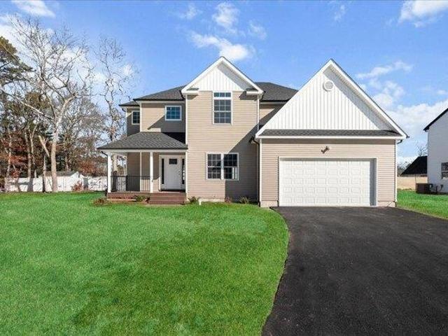 House for sale in Centereach