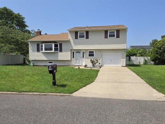 House for sale in Centereach