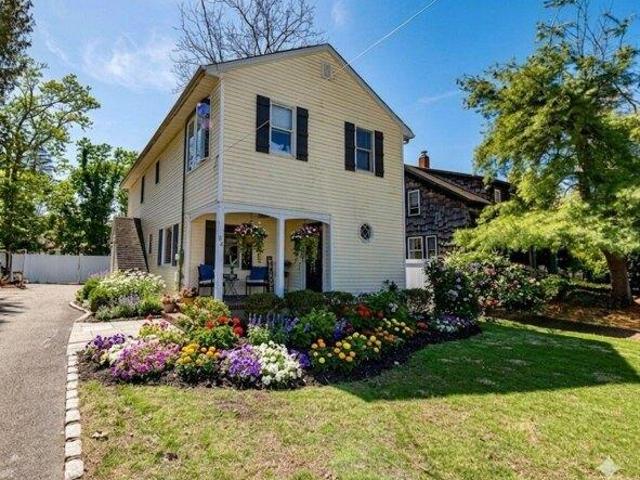 House for sale in Huntington, New York