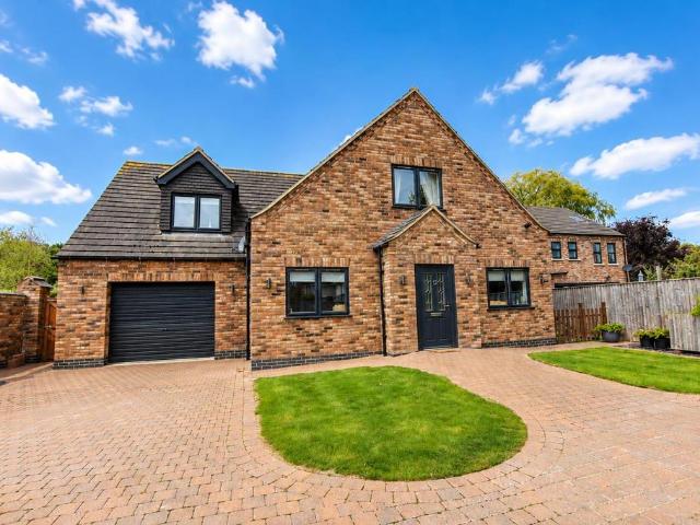 House for sale in Healing, North East Lincolnshire