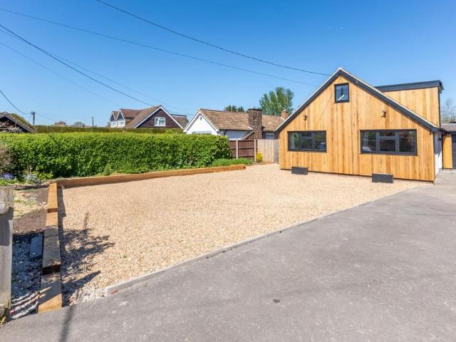 House for sale in Eaton Bray, Bedfordshire
