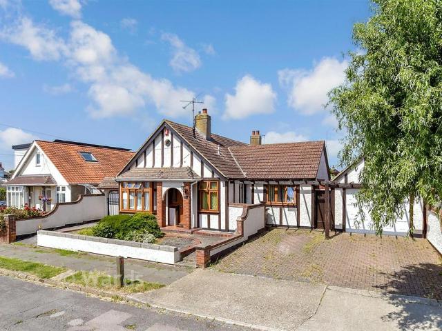House for sale in Hampton, The Bridge