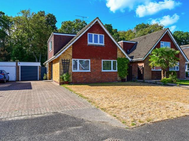 House for sale in Frogmore, Hart