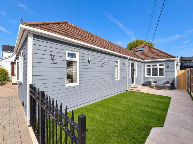 House for sale in Stroud Green, Rochford
