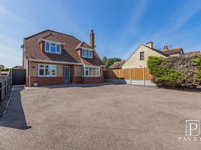 House for sale in Frinton and Walton, Dale Hill
