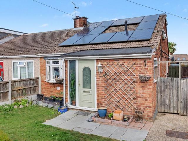 House for sale in Stanford-le-hope, Essex