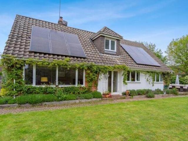 House for sale in Holtspur, Knotty Green